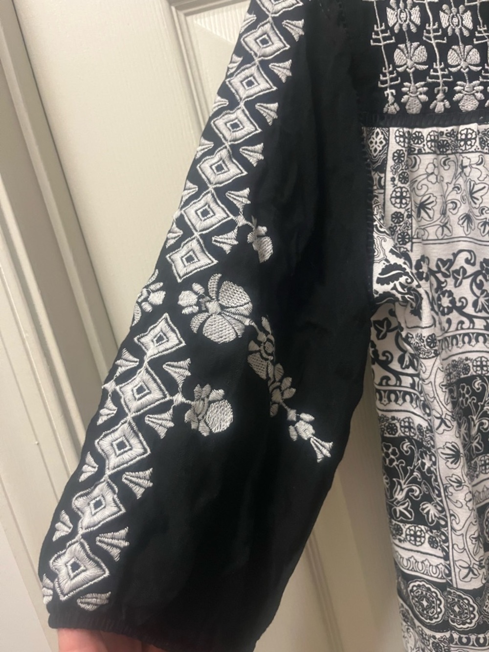 Napa Valley Blk&Wht Embroidered Peasant Top Cotton and Knit Size PM Cottagecore - Picture 3 of 8